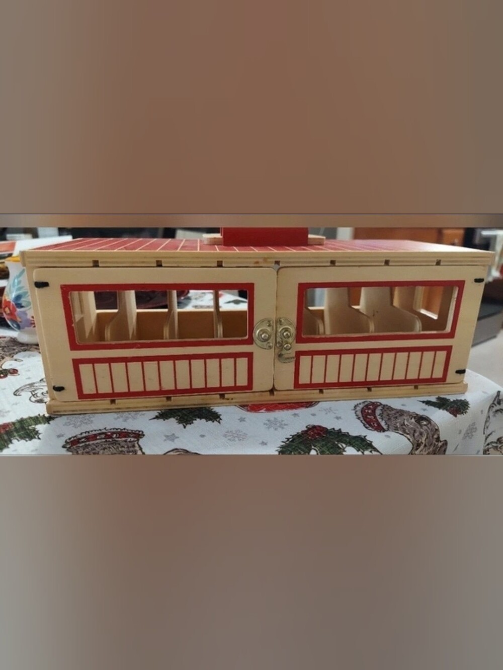 Melissa & Doug Wooden Passenger Train Carriage in Cream and Red Trim